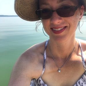 Meet your Posher, Lizzie